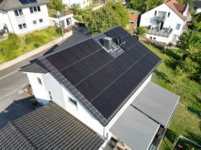 Luftaufnahme einer Photovoltaik-Anlage in Bad Hersfeld