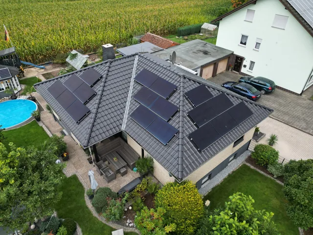 Photovoltaik-Anlage auf einem Dach in Niestetal
