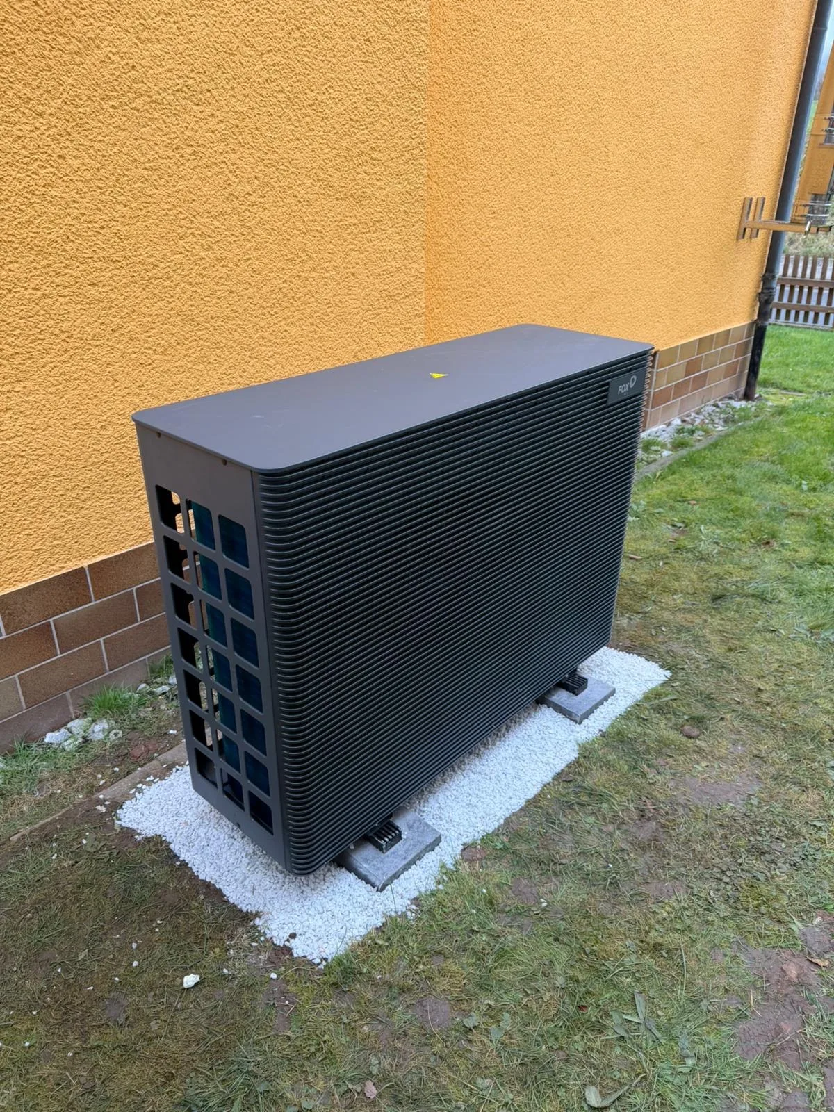 Buderus-Wärmepumpe Außeneinheit – Thiessen Energy