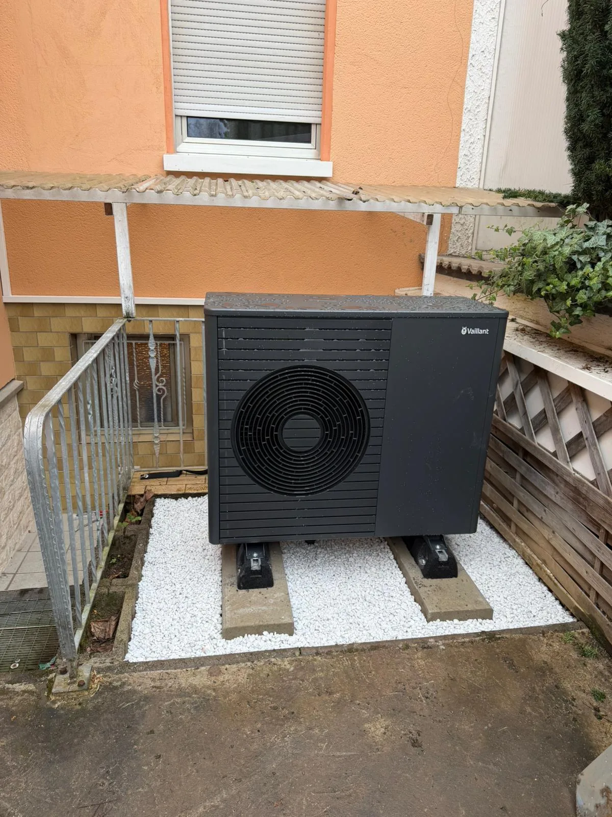 Vaillant aroTHERM Außeneinheit frontal