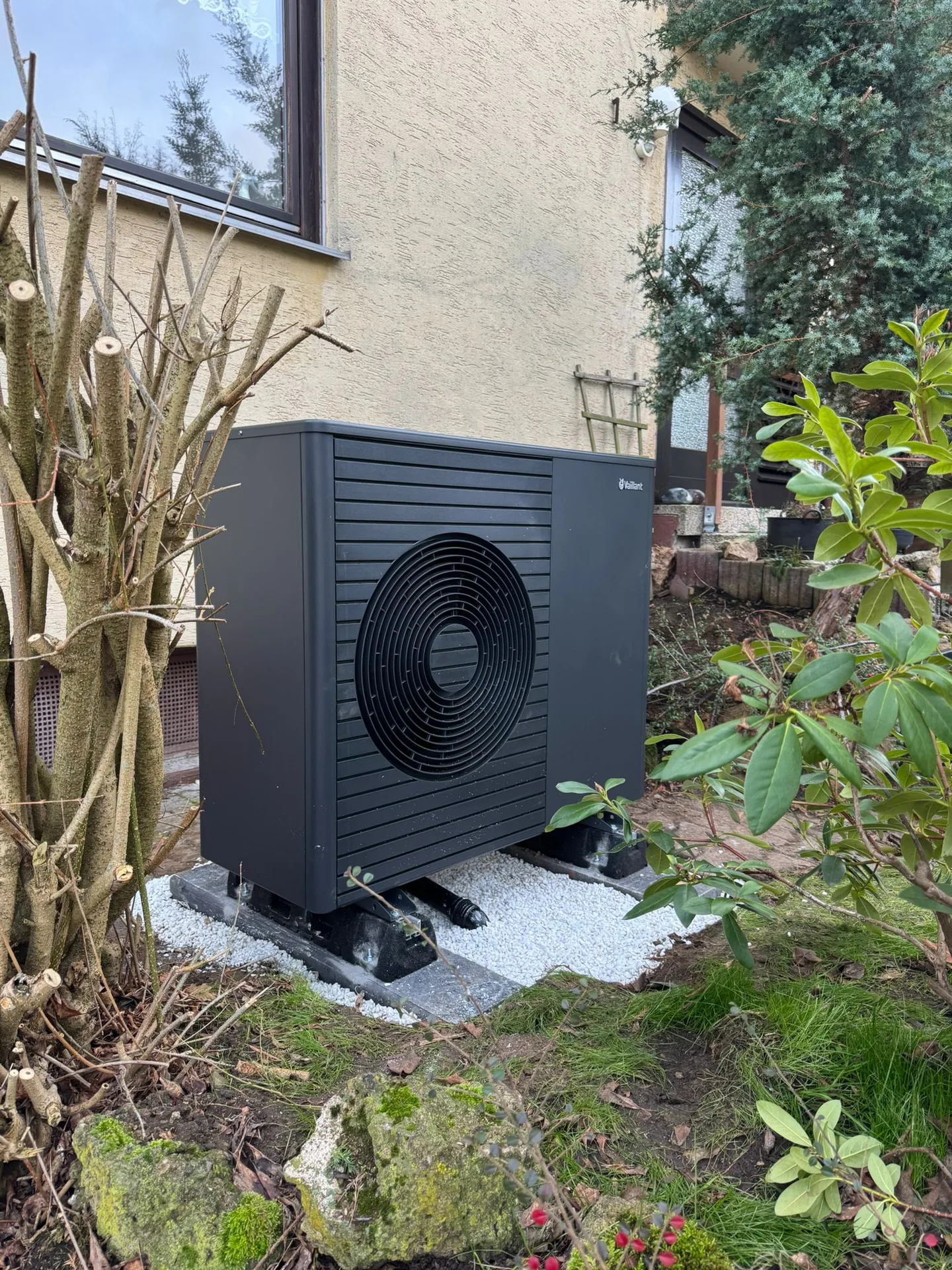 Vaillant-Wärmepumpe Außeneinheit nach Installation
