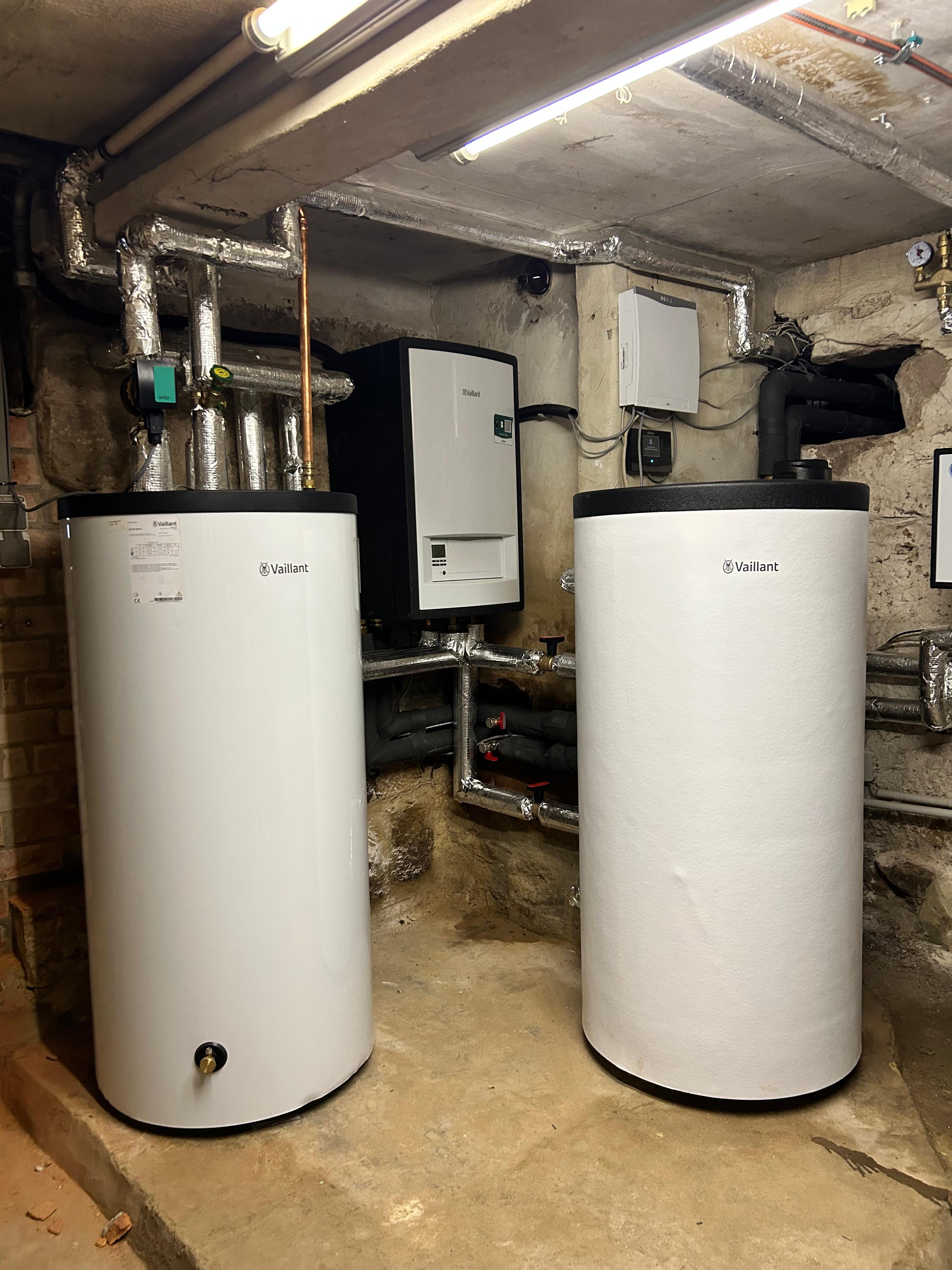 Vaillant aroTHERM Außeneinheit an Fachwerkhaus